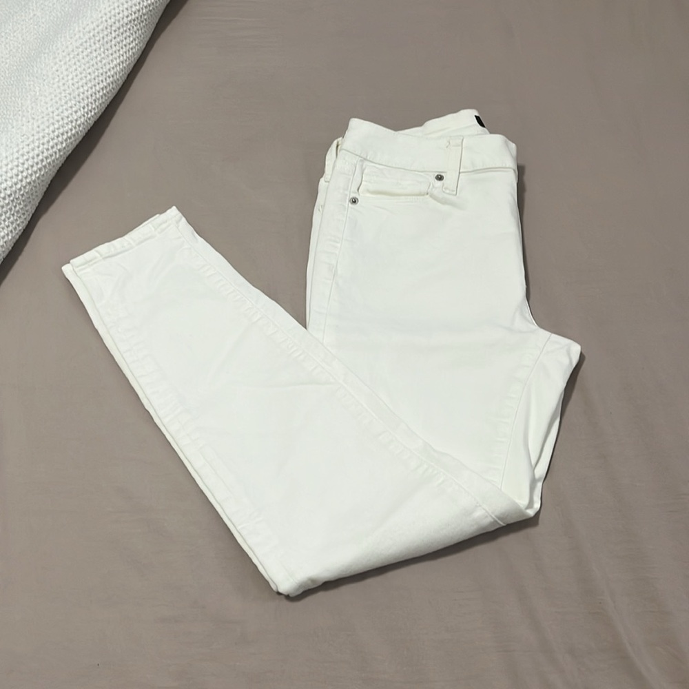 DKNY White Skinny Jeans Crisp and Modern